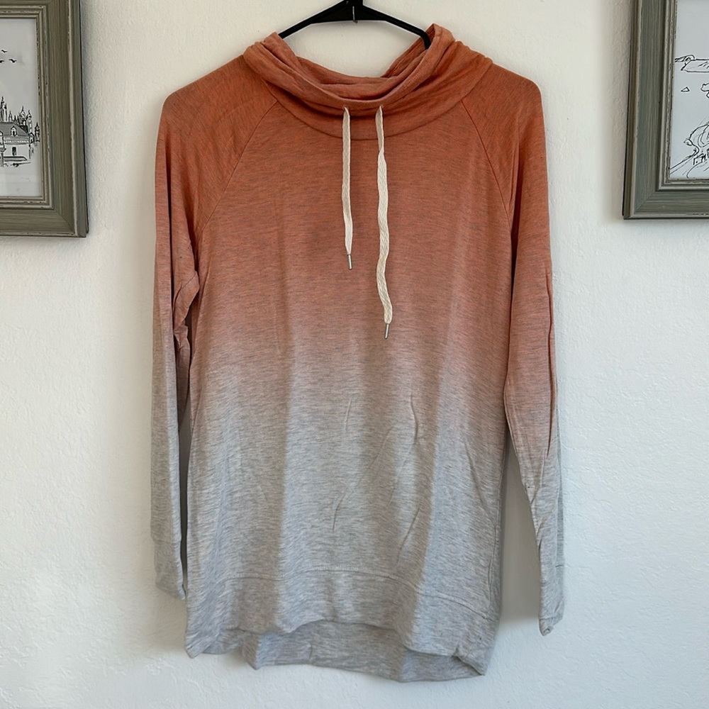 Ridiculously buttery soft light weight Lou & Grey ombré sweater size XS